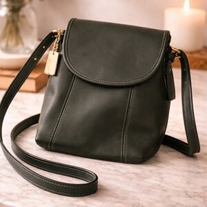 Vintage 90s  Legacy Soho Small Flap  in khaki green Leather PURSE